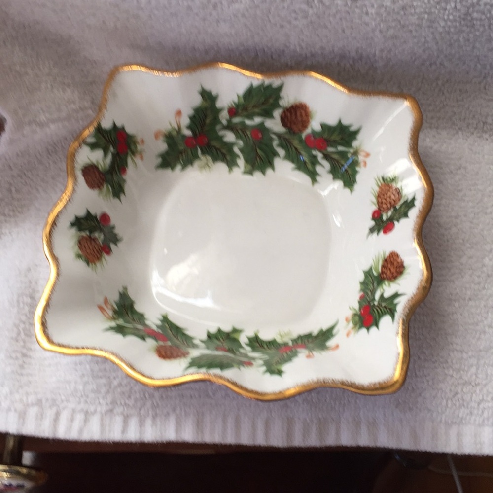 Nice Rosina Christmas candy dish. EUC. No chips 🌷